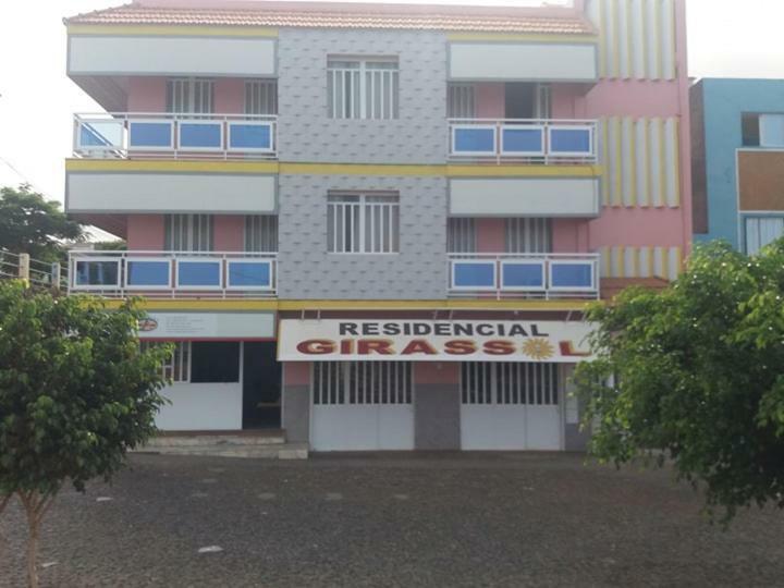 Residencial Girassol, Lda Bed & Breakfast São Filipe Exterior foto